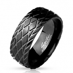 Bague anneau homme acier toute noire losanges effet pneu biker 8mm