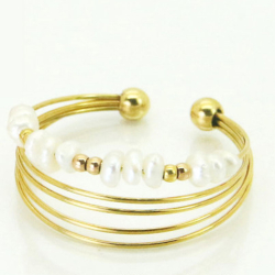 Bague femme ouverte acier doré or fin anneaux rassemblés perles blanches